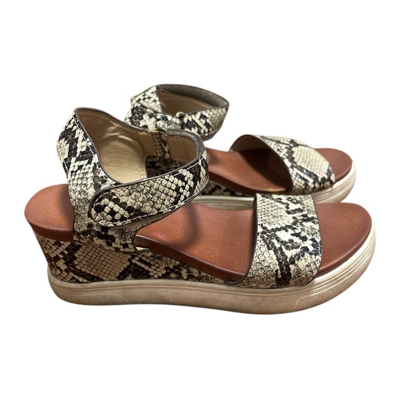 MIA Shoes - MIA Snakeskin Patterned Women's Platform Sandals Size: 7